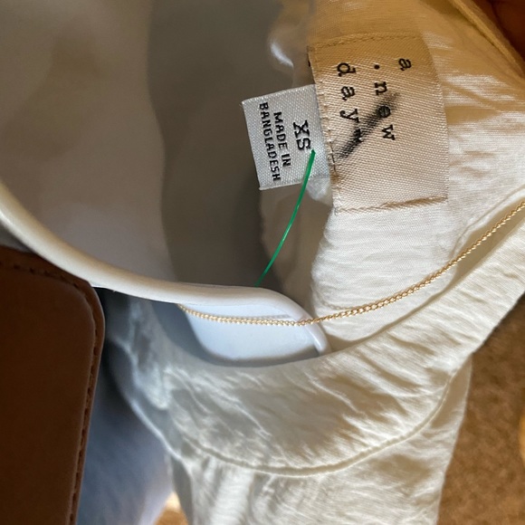 Cream white blouse button top - Picture 5 of 9